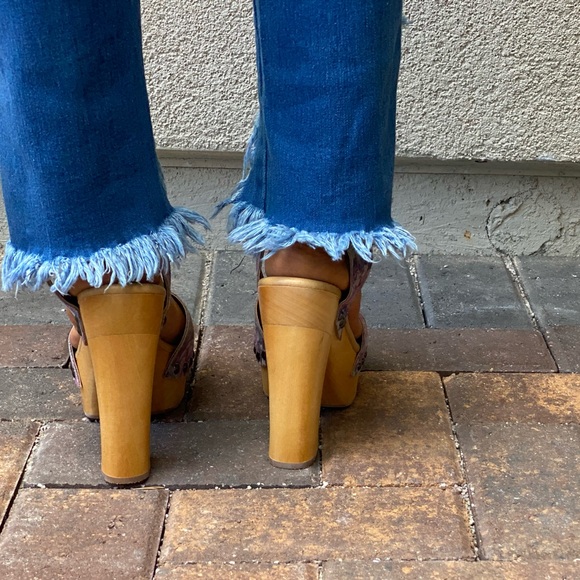 Genuine Leather Floral Print Wooden Tower Platform - Picture 7 of 11